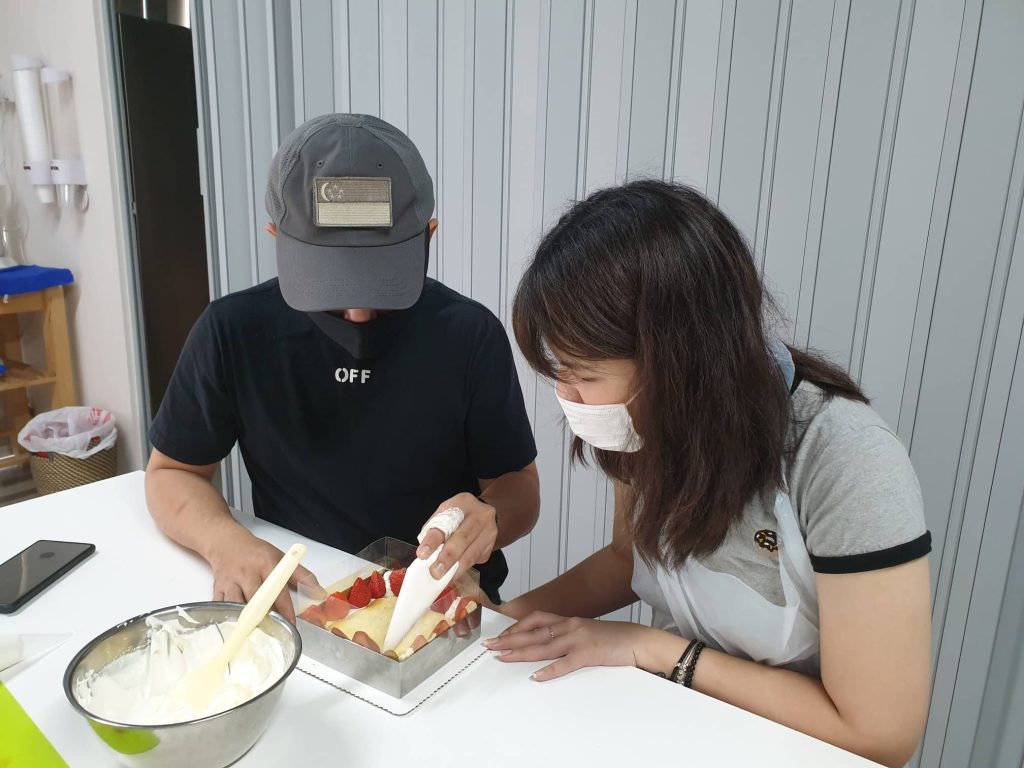 7 Best Couple Baking Classes In SG For Romantic Date