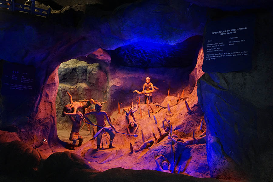 Diorama at the Ten Courts of Hell exhibit in Haw Par Villa Singapore